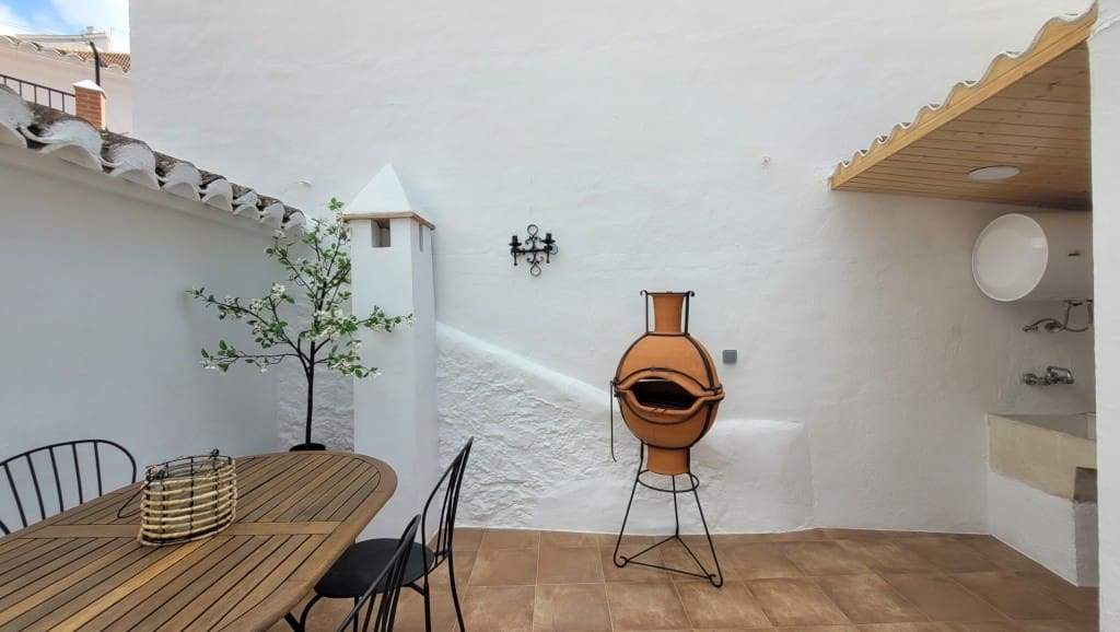 4 soveværelse Byhus til salg i Salares - € 170.000 (Ref: 8610548)