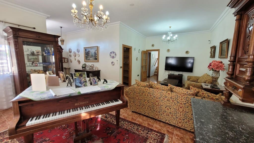 4 soveværelse Villa til salg i Caleta de Velez med swimmingpool - € 485.000 (Ref: 8654989)