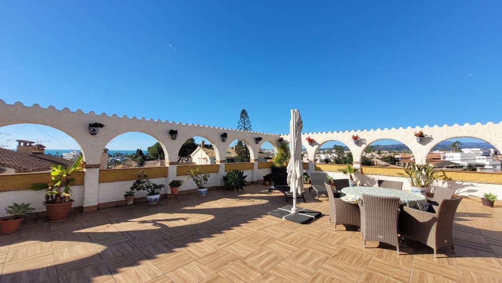 4 soveværelse Villa til salg i Caleta de Velez med swimmingpool - € 485.000 (Ref: 8654989)