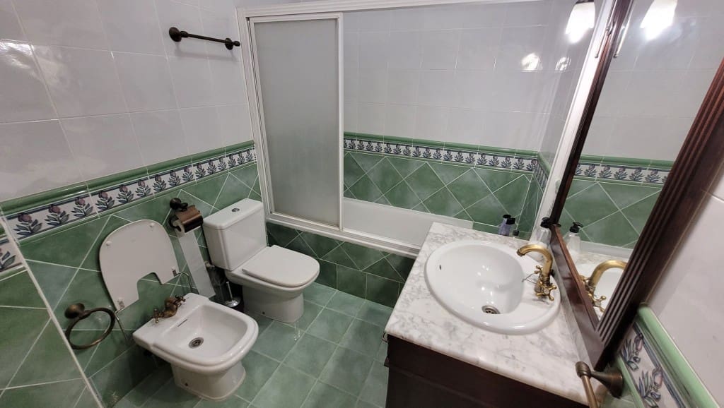 4 soveværelse Villa til salg i Caleta de Velez med swimmingpool - € 485.000 (Ref: 8654989)