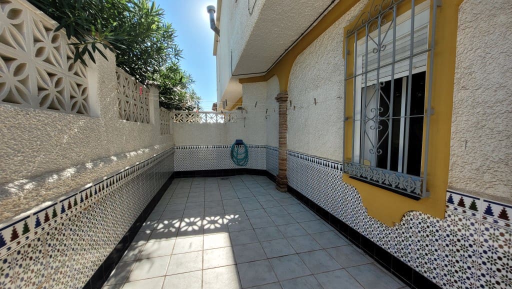 4 soveværelse Villa til salg i Caleta de Velez med swimmingpool - € 485.000 (Ref: 8654989)