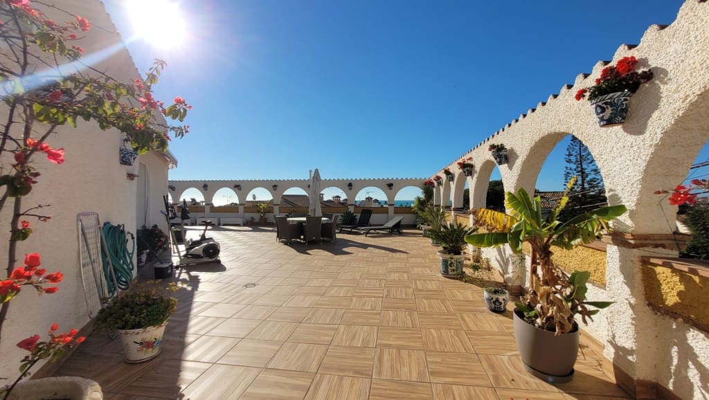 4 soveværelse Villa til salg i Caleta de Velez med swimmingpool - € 485.000 (Ref: 8654989)