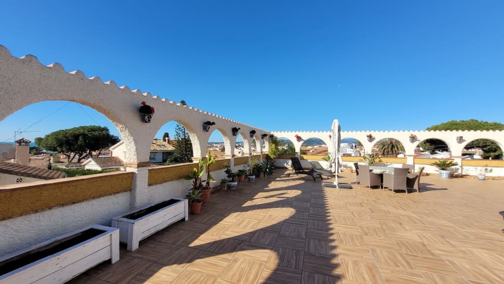 4 soveværelse Villa til salg i Caleta de Velez med swimmingpool - € 485.000 (Ref: 8654989)