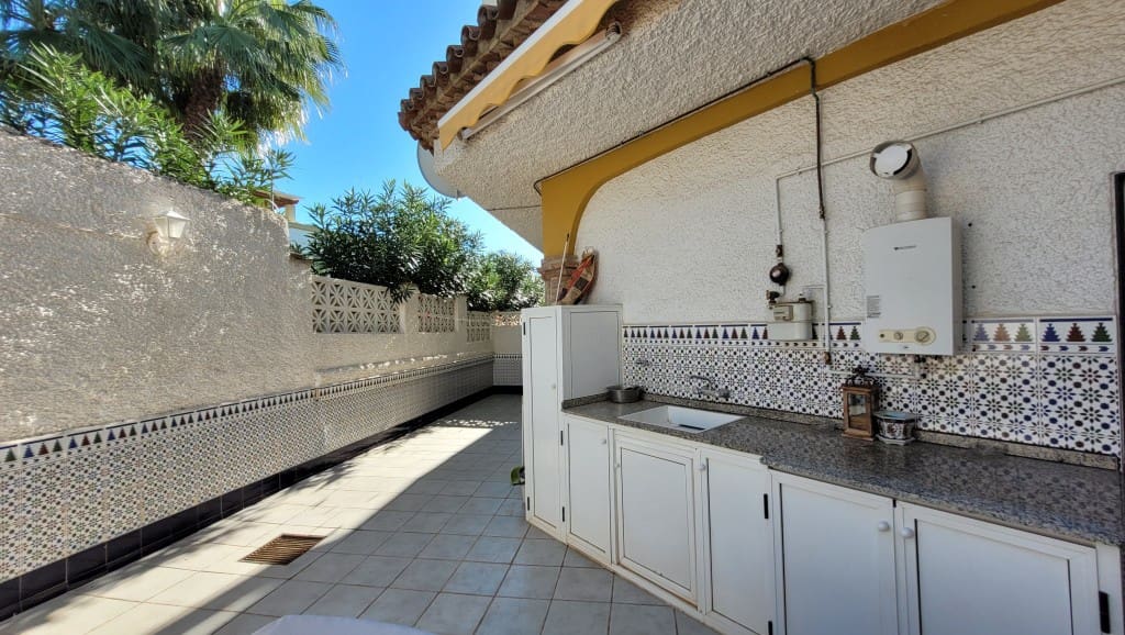 4 soveværelse Villa til salg i Caleta de Velez med swimmingpool - € 485.000 (Ref: 8654989)