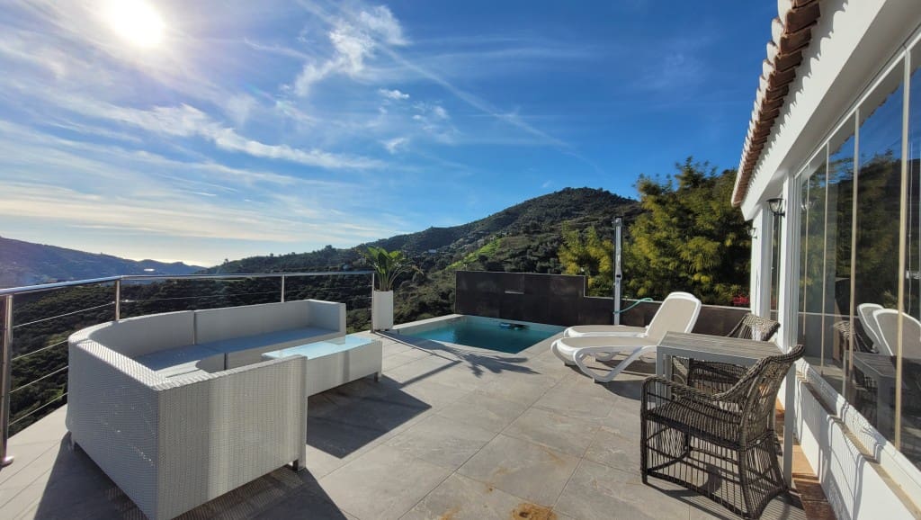 1 soveværelse Villa til salg i Sayalonga med swimmingpool - € 260.000 (Ref: 8757795)