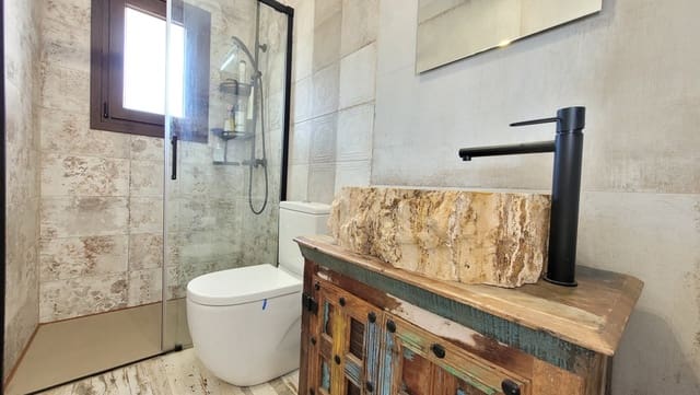 1 sovrum Villa till salu i Sayalonga med pool - 260 000 € (Ref: 8757795)