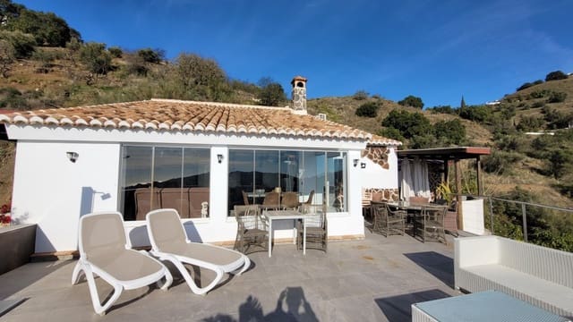 1 sovrum Villa till salu i Sayalonga med pool - 260 000 € (Ref: 8757795)