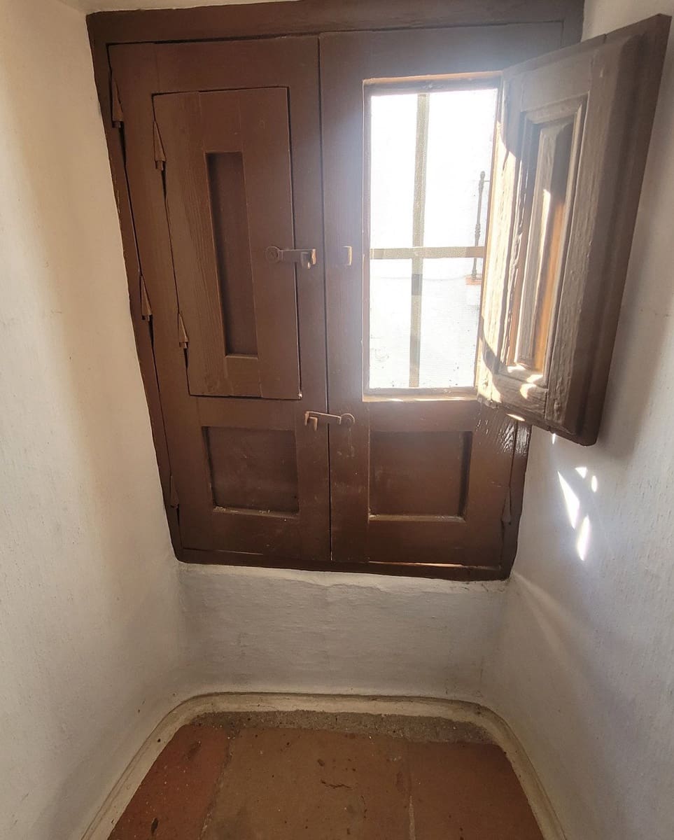 5 bedroom Townhouse for sale in Competa - € 199,000 (Ref: 8798390)