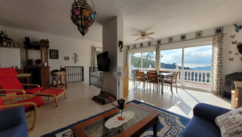 4 soveværelse Villa til salg i Sayalonga med swimmingpool - € 375.000 (Ref: 8838819)