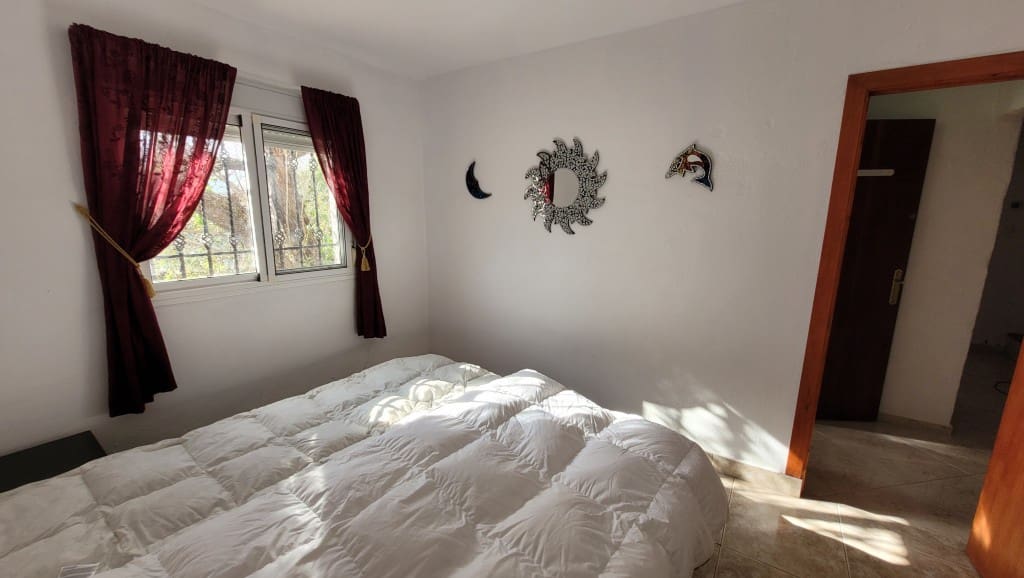 4 soveværelse Villa til salg i Sayalonga med swimmingpool - € 375.000 (Ref: 8838819)