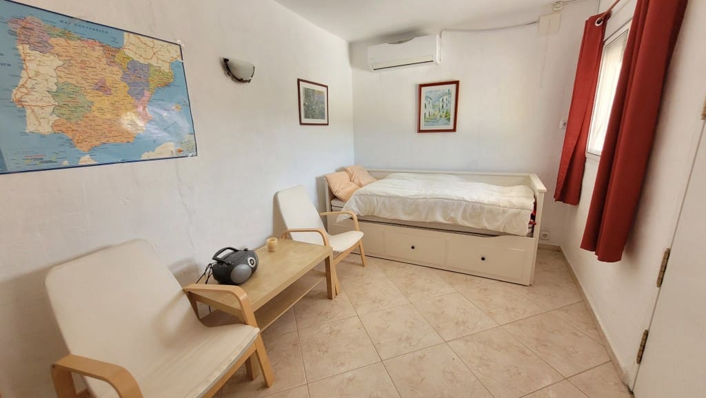 4 soveværelse Villa til salg i Sayalonga med swimmingpool - € 375.000 (Ref: 8838819)