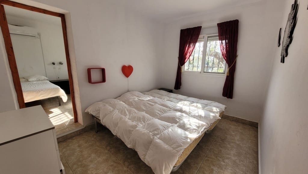 4 soveværelse Villa til salg i Sayalonga med swimmingpool - € 375.000 (Ref: 8838819)