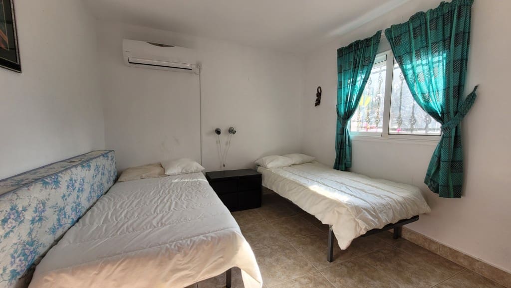 4 soveværelse Villa til salg i Sayalonga med swimmingpool - € 375.000 (Ref: 8838819)