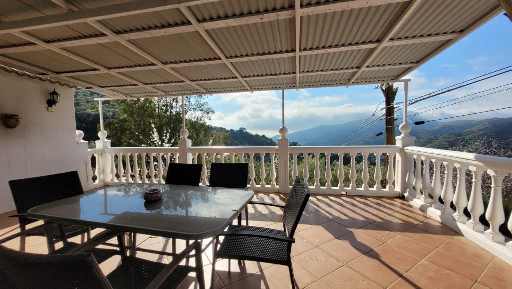 4 soveværelse Villa til salg i Sayalonga med swimmingpool - € 375.000 (Ref: 8838819)