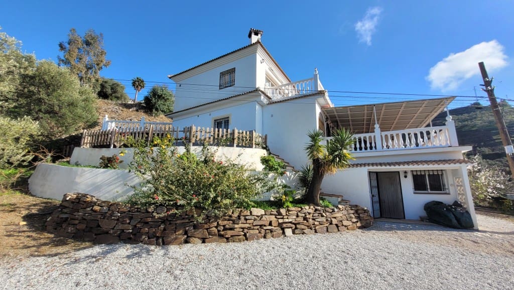 4 soveværelse Villa til salg i Sayalonga med swimmingpool - € 375.000 (Ref: 8838819)