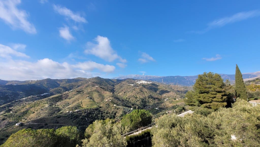 4 soveværelse Villa til salg i Sayalonga med swimmingpool - € 375.000 (Ref: 8838819)