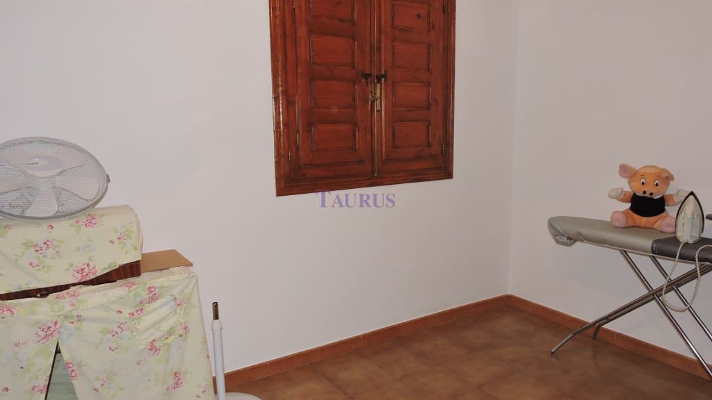 4 soveværelse Byhus til salg i Sayalonga - € 107.000 (Ref: 8857333)