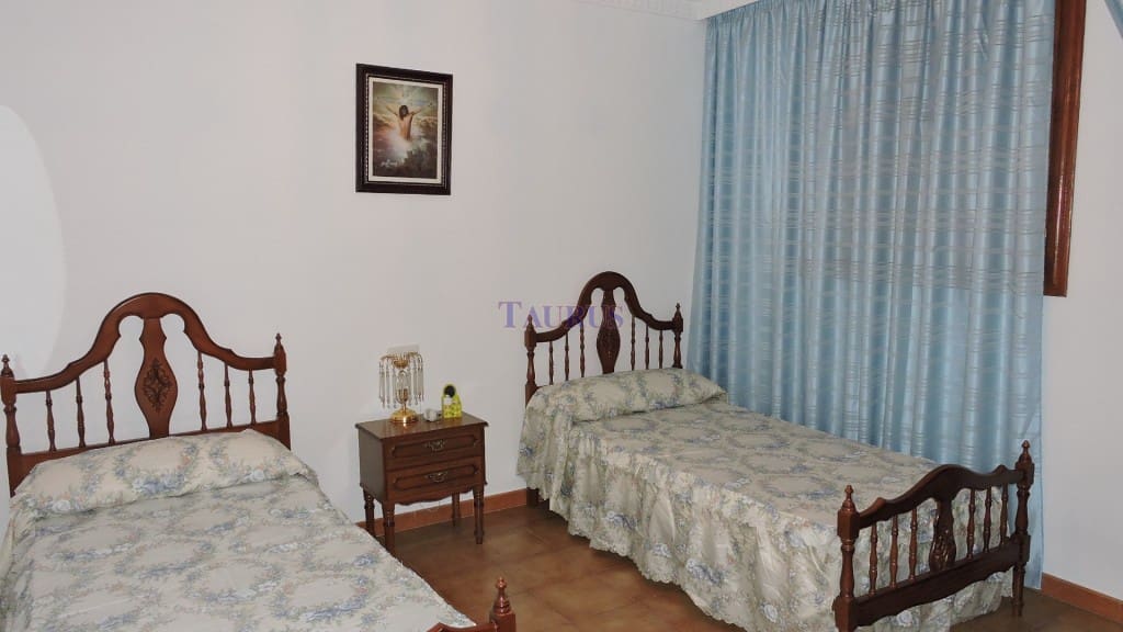 4 soveværelse Byhus til salg i Sayalonga - € 107.000 (Ref: 8857333)