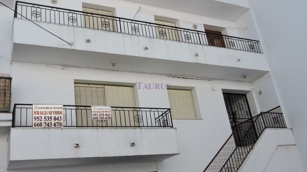 4 soveværelse Byhus til salg i Sayalonga - € 107.000 (Ref: 8857333)