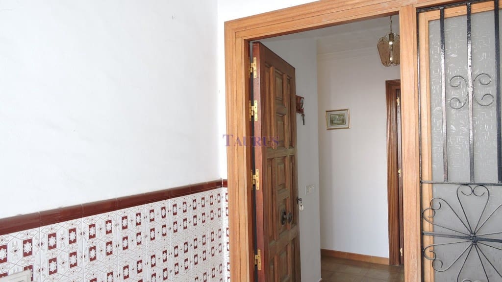 4 soveværelse Byhus til salg i Sayalonga - € 107.000 (Ref: 8857333)