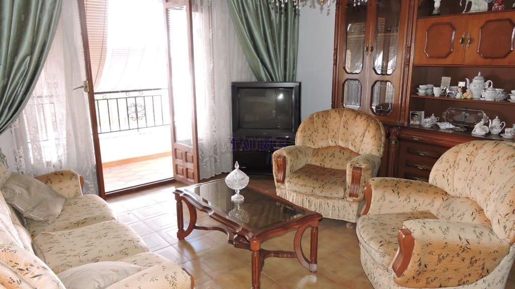 4 soveværelse Byhus til salg i Sayalonga - € 107.000 (Ref: 8857333)