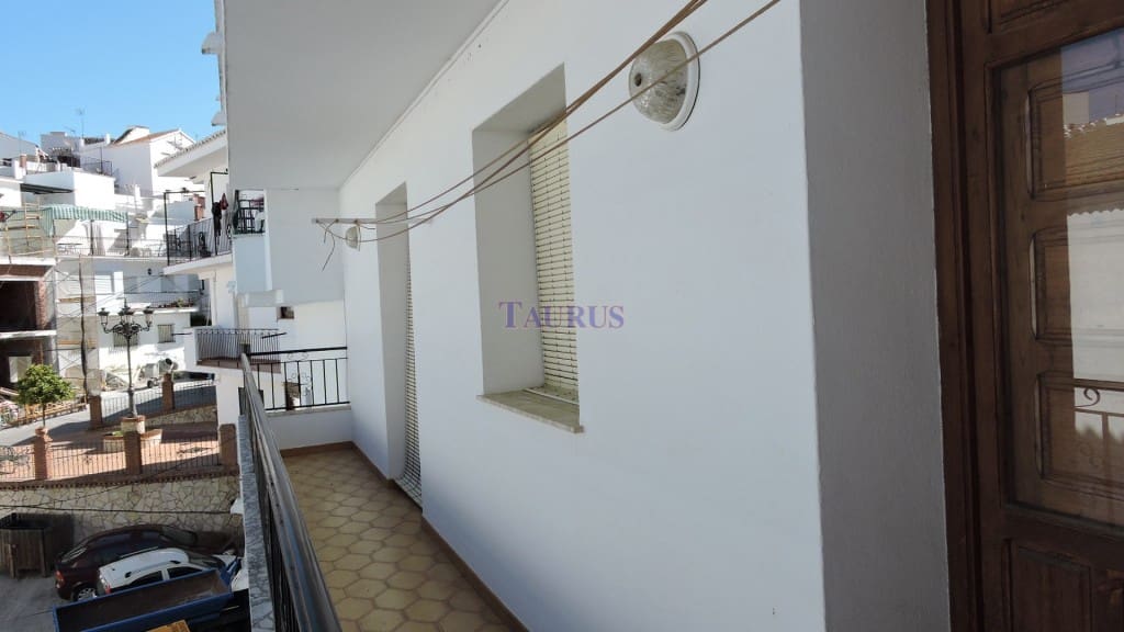 4 soveværelse Byhus til salg i Sayalonga - € 107.000 (Ref: 8857333)