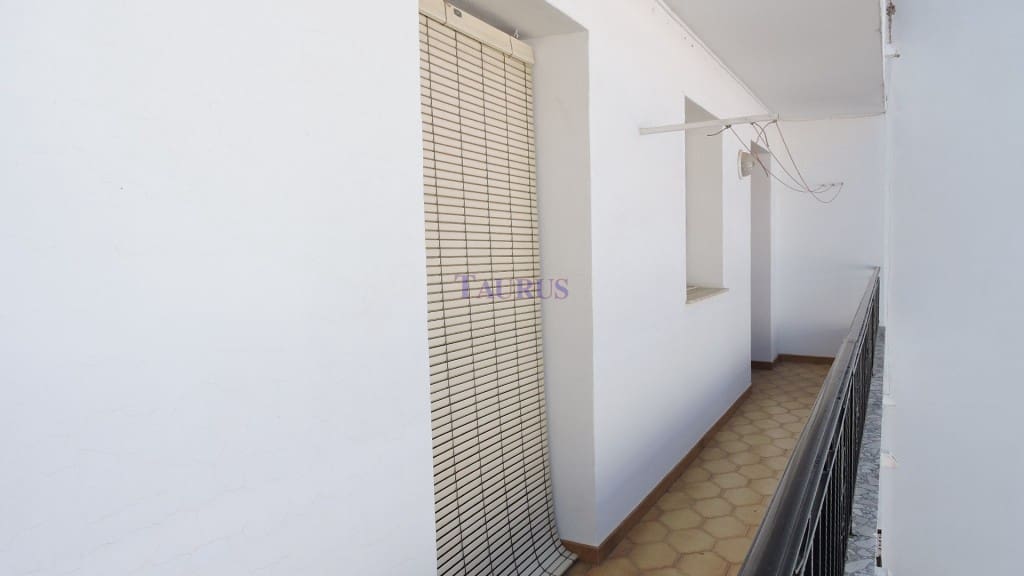 4 soveværelse Byhus til salg i Sayalonga - € 107.000 (Ref: 8857333)