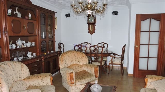 4 soveværelse Byhus til salg i Sayalonga - € 107.000 (Ref: 8857333)