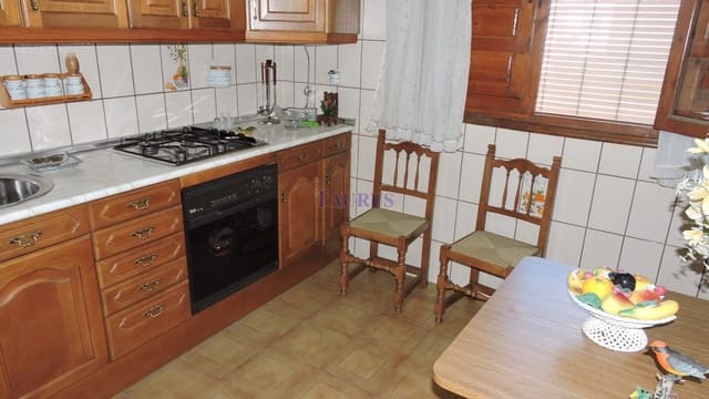 4 soveværelse Byhus til salg i Sayalonga - € 107.000 (Ref: 8857333)