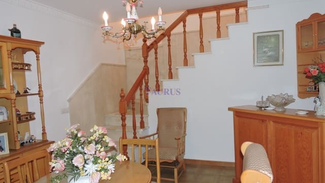 4 soveværelse Byhus til salg i Sayalonga - € 107.000 (Ref: 8857333)