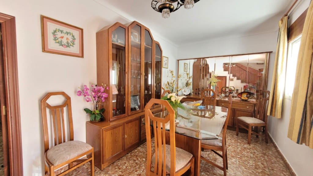 5 soveværelse Byhus til salg i Sayalonga - € 215.000 (Ref: 8907633)