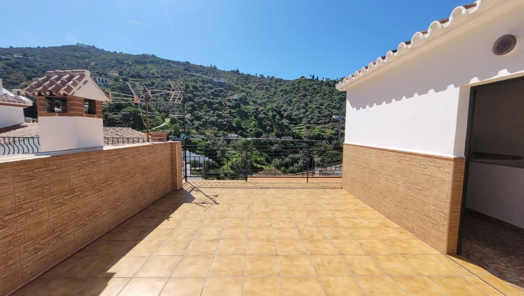 5 soveværelse Byhus til salg i Sayalonga - € 215.000 (Ref: 8907633)