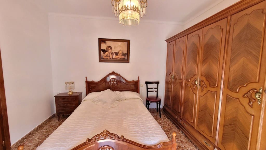 5 soveværelse Byhus til salg i Sayalonga - € 215.000 (Ref: 8907633)