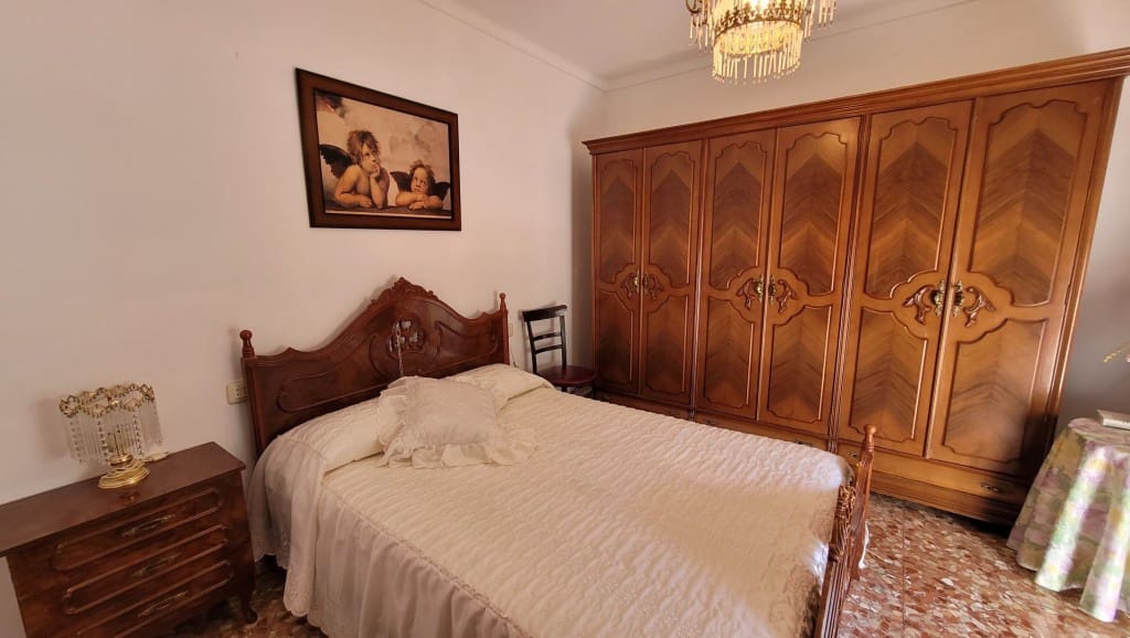 5 soveværelse Byhus til salg i Sayalonga - € 215.000 (Ref: 8907633)