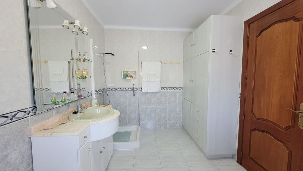 5 soveværelse Byhus til salg i Sayalonga - € 215.000 (Ref: 8907633)