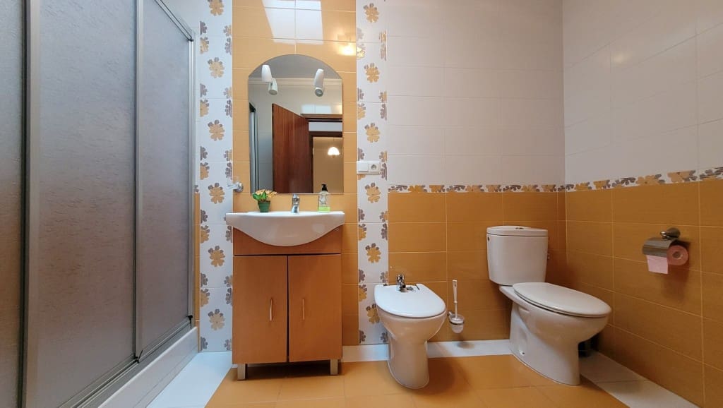 5 soveværelse Byhus til salg i Sayalonga - € 215.000 (Ref: 8907633)