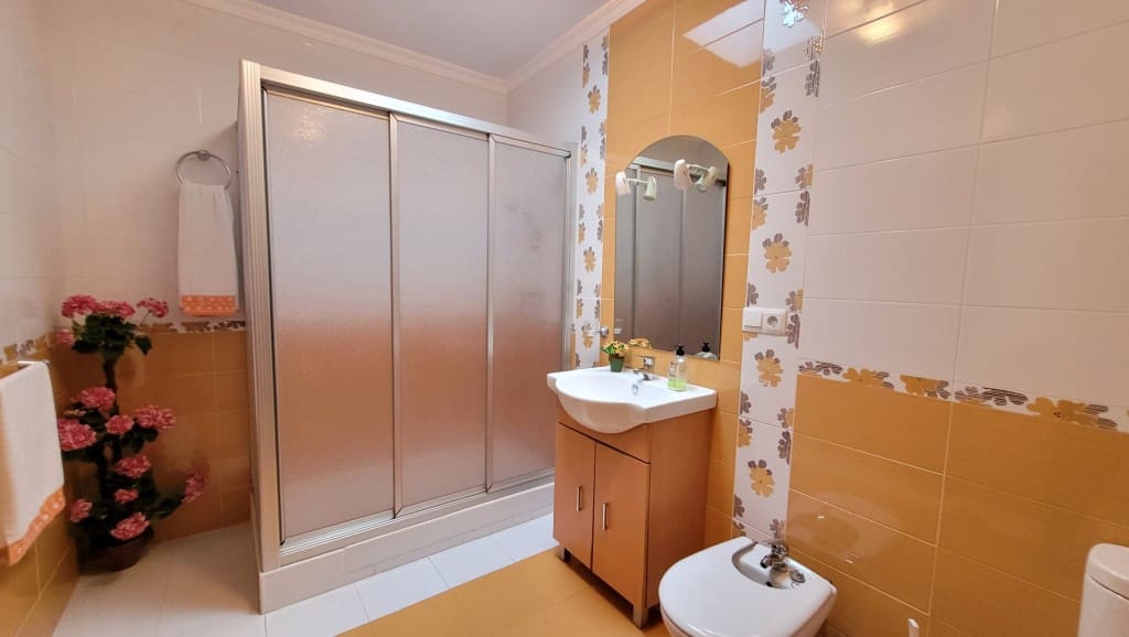 5 soveværelse Byhus til salg i Sayalonga - € 215.000 (Ref: 8907633)