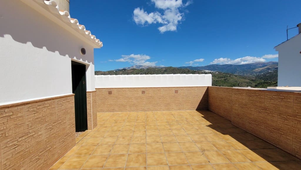 5 soveværelse Byhus til salg i Sayalonga - € 215.000 (Ref: 8907633)