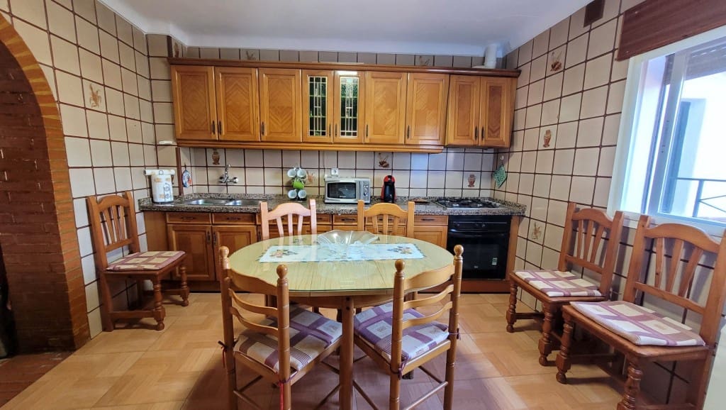 5 soveværelse Byhus til salg i Sayalonga - € 215.000 (Ref: 8907633)