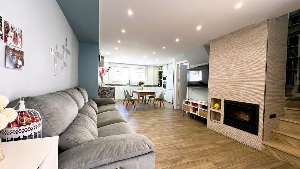 Casa de 4 habitaciones en Cómpeta en venta - 445.000 € (Ref: 8915330)
