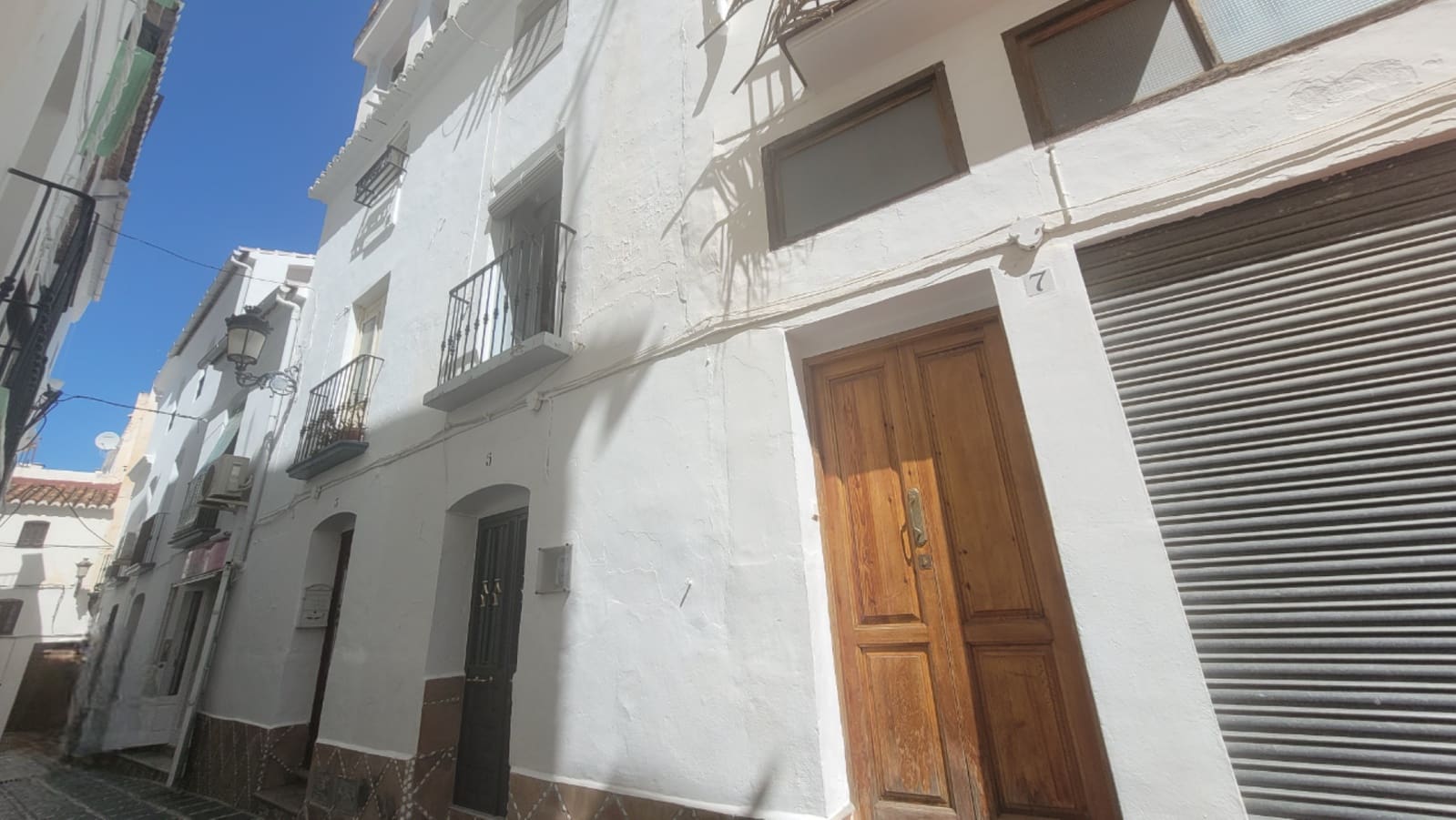 4 bedroom Townhouse for sale in Competa with garage - € 145,000 (Ref: 8926876)