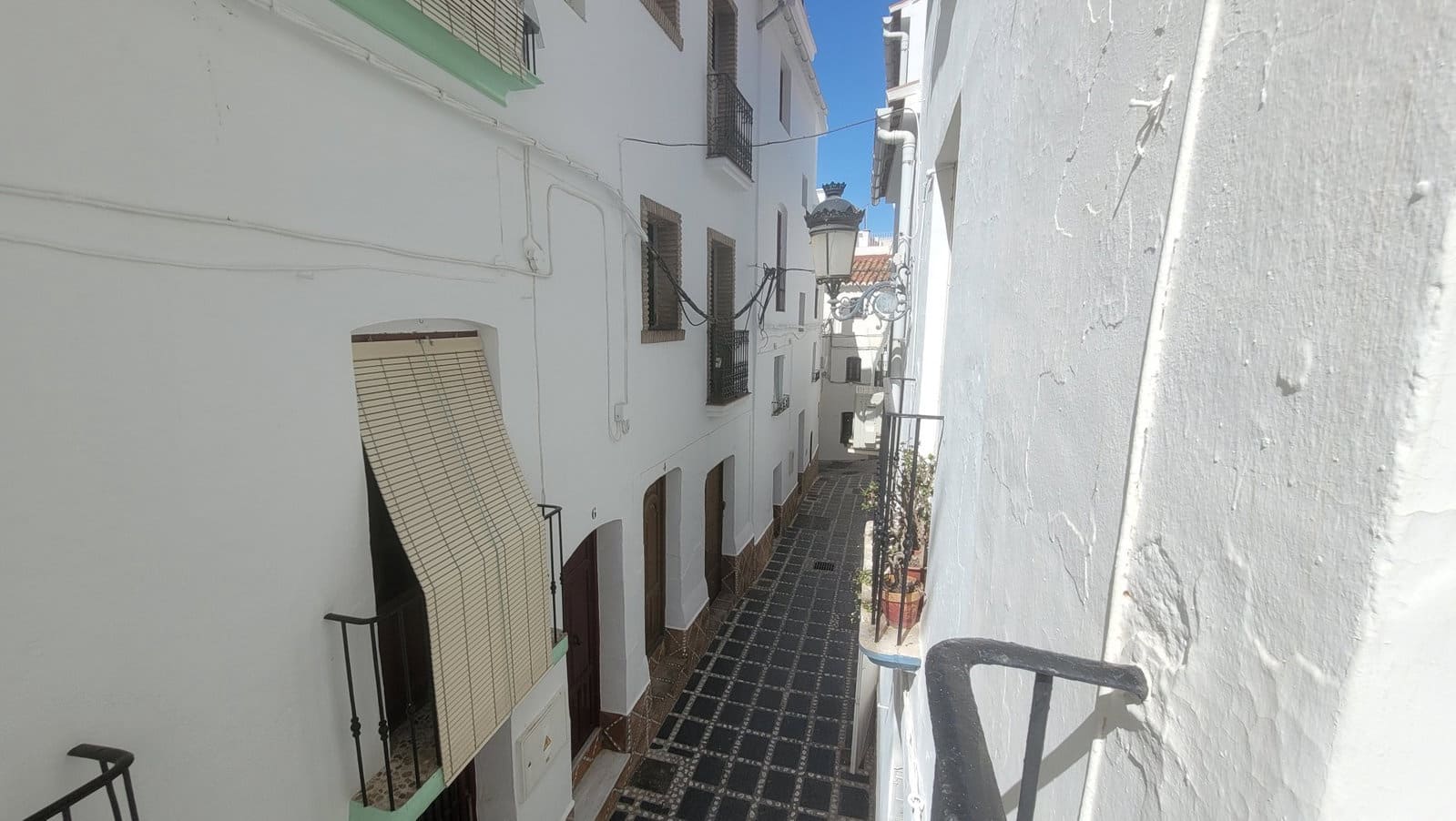 4 bedroom Townhouse for sale in Competa with garage - € 145,000 (Ref: 8926876)