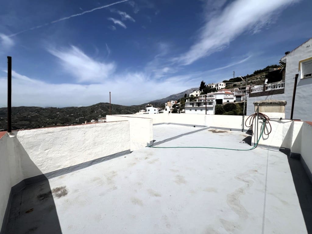 4 soveværelse Byhus til salg i Competa - € 170.000 (Ref: 8957001)