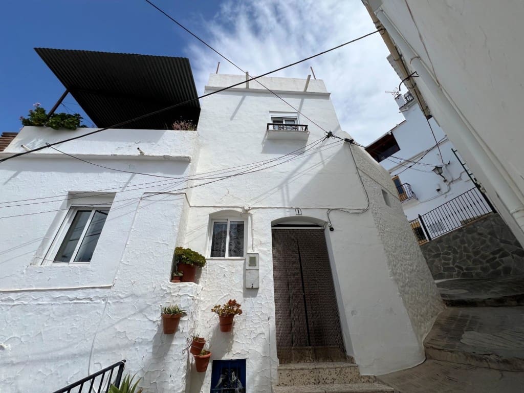 4 soveværelse Byhus til salg i Competa - € 170.000 (Ref: 8957001)