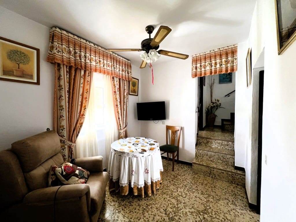 4 soveværelse Byhus til salg i Competa - € 170.000 (Ref: 8957001)