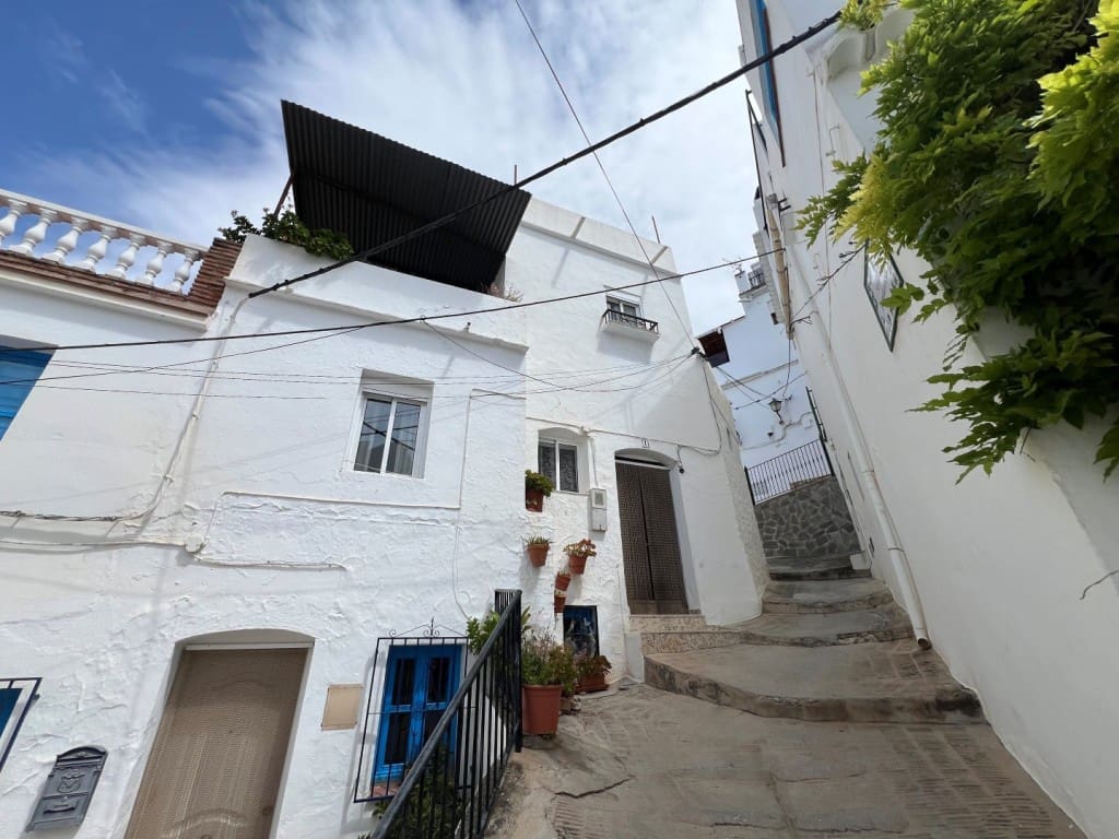 4 soveværelse Byhus til salg i Competa - € 170.000 (Ref: 8957001)