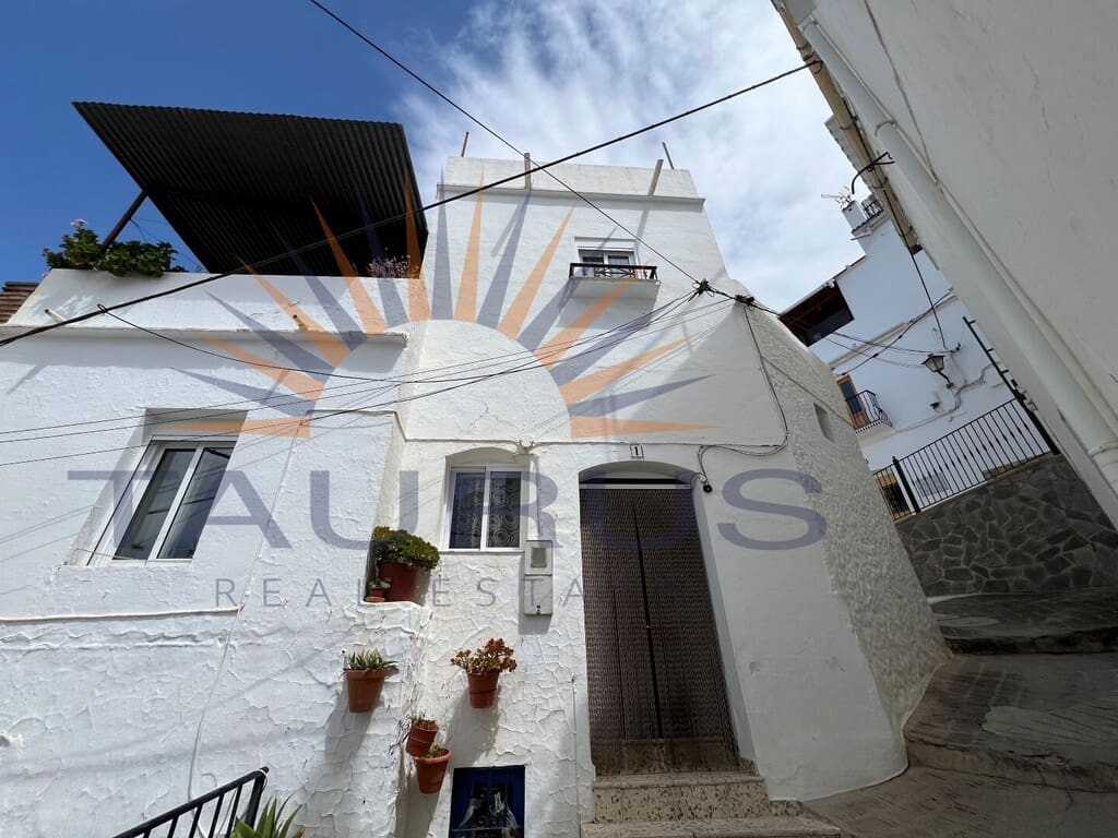 Casa de 4 habitaciones en Cómpeta en venta - 170.000 € (Ref: 8957001)