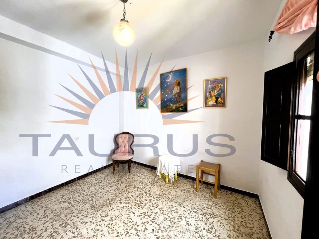 Casa de 4 habitaciones en Cómpeta en venta - 170.000 € (Ref: 8957001)