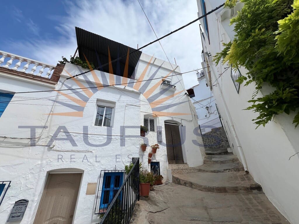 Casa de 4 habitaciones en Cómpeta en venta - 170.000 € (Ref: 8957001)