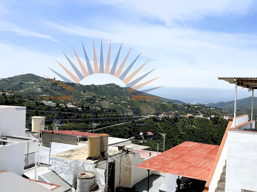 Casa de 4 habitaciones en Cómpeta en venta - 170.000 € (Ref: 8957001)